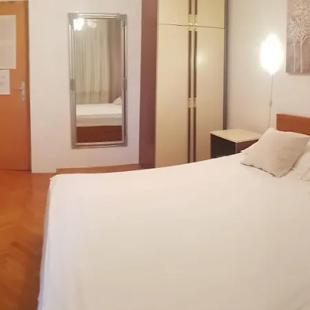 Pensjonat Aneli & *