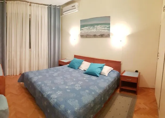 Aneli & Guest house 3*