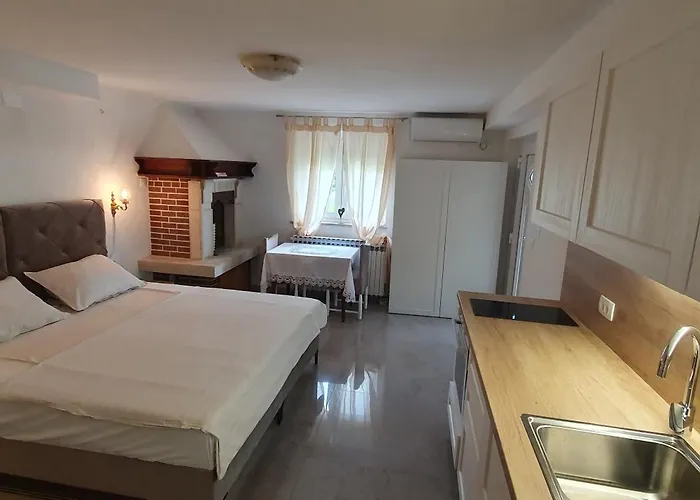 Aneli & Guest house 3*