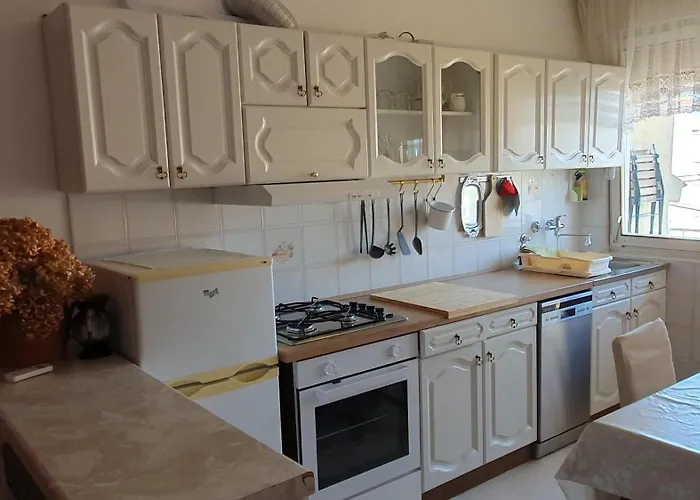 Aneli & Guest house 3*